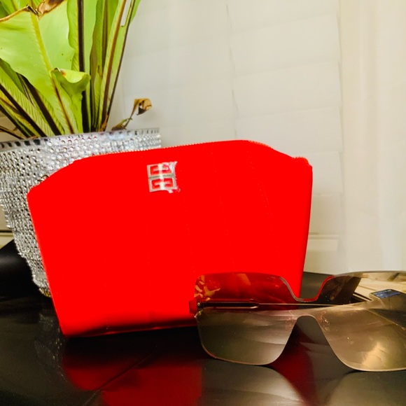 Givenchy Toiletry bag/ cosmetic/ makeup bag/ pouch / case NWOT - Picture 13 of 15